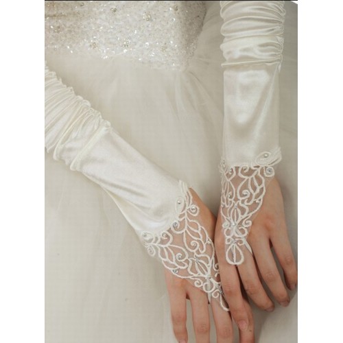Charme taffetas de luxe avec des gants crystal white mariée