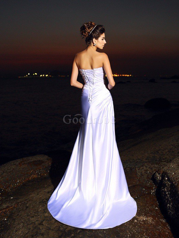 Robe de mariée longue en satin avec lacets en plage de sirène